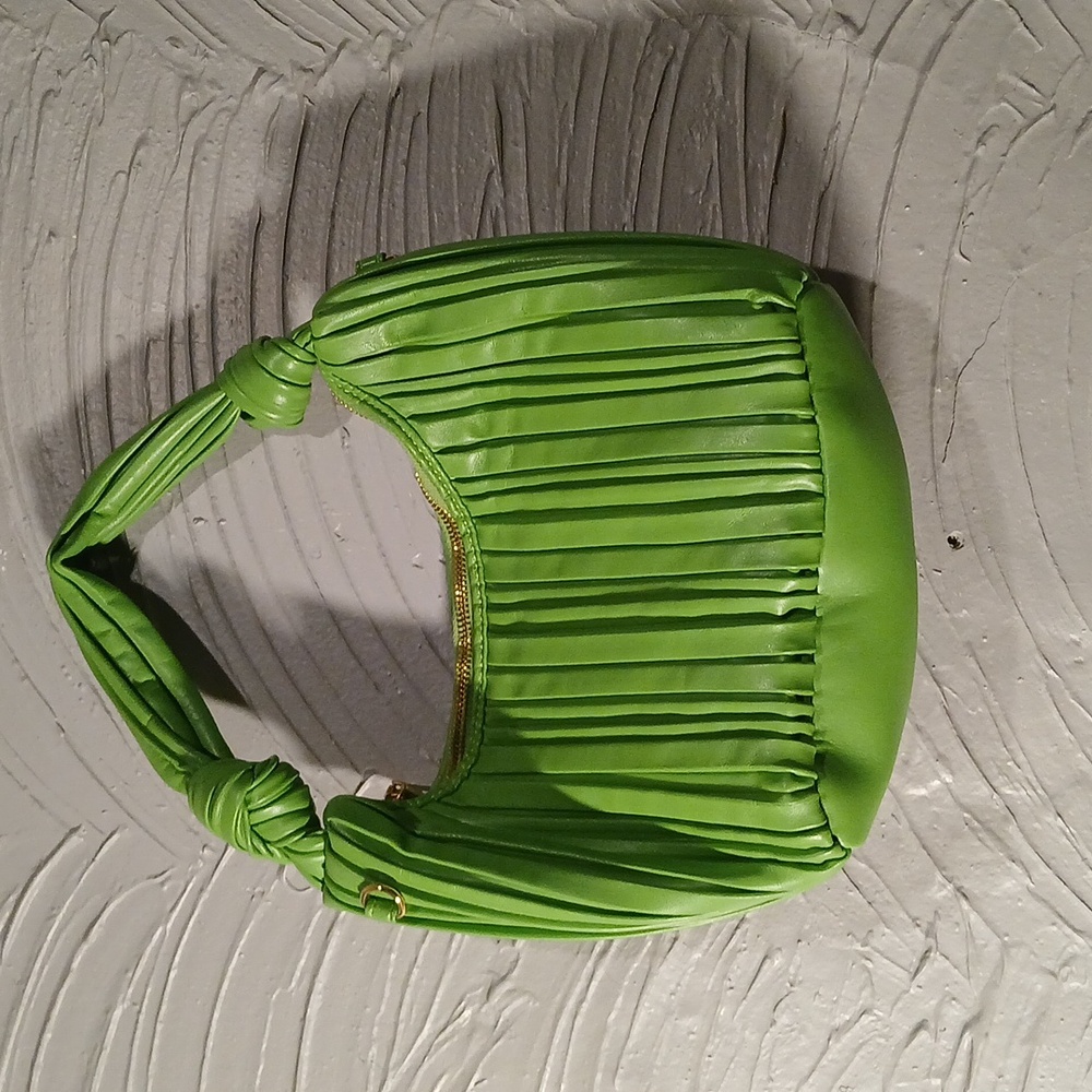 Green 💚 🟩 Trendy bag